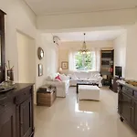 Explore From A Brand New 公寓 卡拉马塔